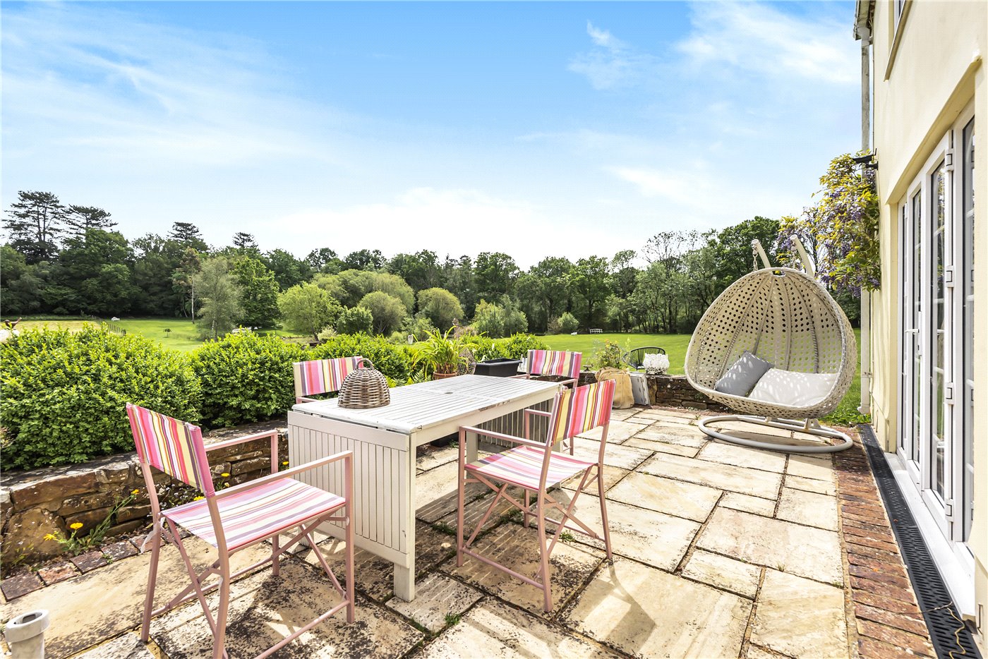 Farnham Road, Holt Pound, Farnham, GU10